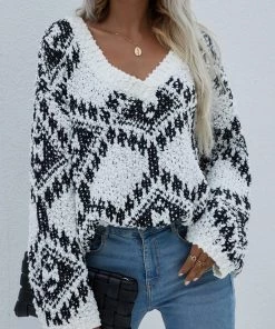 MY Clothing Smaibulun | Geometric Pattern Ripped Side Hem Sweater - Cream