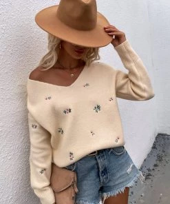 MY New In Clothing Smaibulun | Beige Wide V-neck Daisy Embroidered Knit Sweater
