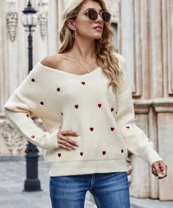 MY Smaibulun | Valentine Hearts Low V Neck Knit Sweater - Beige