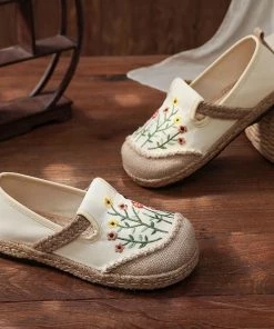 TC Blossom Daisy Embroidered Round Toe Espadrilles - Cactus Rose New In Shoes 18 TC Blossom Daisy Embroidered Round Toe Espadrilles - Cactus Rose New In Shoes