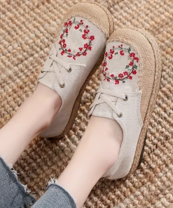 TC Cactus Rose | Wreath Floral Embroidered Linen Boat Shoe - Beige
