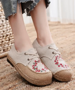 TC Cactus Rose | Wreath Floral Embroidered Linen Boat Shoe - Beige