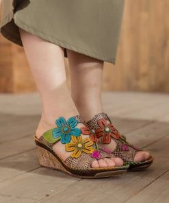 RXD SOFFIA | Beige Floral Appliqued Leather Wedge Mule