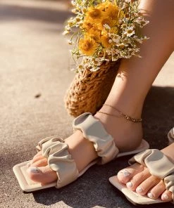 HT New In Shoes En Bloom | RUBI BEIGE SLIDES