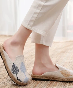 TC New In Shoes Cactus Rose | Vintage Embroidered Summer Mule - Beige