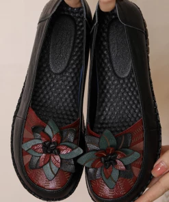 XR New In Shoes Rumour Has It | Applique Flower Head-Accent Loafers - Black