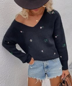 MY Smaibulun | Black Low V-neck Daisy Embroidered Knit Sweater New In Clothing