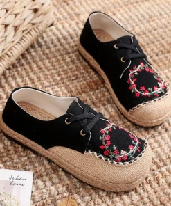 TC NEW ARRIVALS Cactus Rose | Wreath Floral Embroidered Linen Boat Shoe - Black