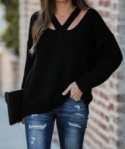 MY Smaibulun | COLENA Black Cut Out V-neck Pullover