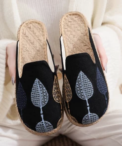 TC NEW ARRIVALS Cactus Rose | Vintage Embroidered Summer Mule - Black