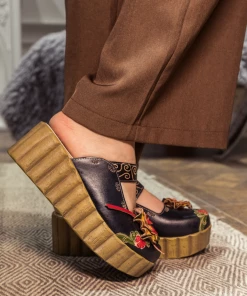 JF SOFFIA | Genuine Leather Black Ribbed-Sole Floral Appliqued Platform Sandals Clogs