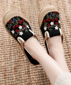 TC Cactus Rose | Berry Daisy Embroidered Linen Round Toe Espadrilles Loafers - Black