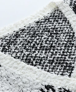 MY Clothing Smaibulun | Geometric Pattern Ripped Side Hem Sweater - Black