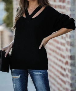 MY Smaibulun | COLENA Black Cut Out V-neck Pullover