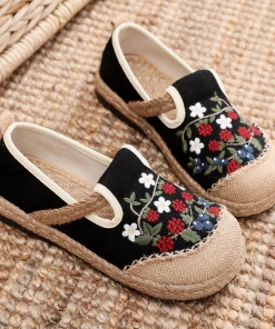 TC Cactus Rose | Berry Daisy Embroidered Linen Round Toe Espadrilles Loafers - Black