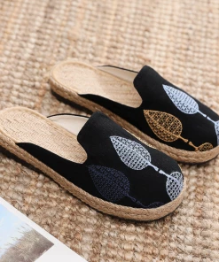 TC NEW ARRIVALS Cactus Rose | Vintage Embroidered Summer Mule - Black