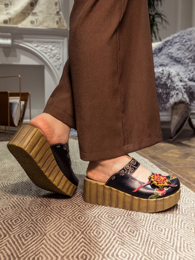 JF SOFFIA | Genuine Leather Black Ribbed-Sole Floral Appliqued Platform Sandals Clogs 5 JF SOFFIA | Genuine Leather Black Ribbed-Sole Floral Appliqued Platform Sandals Clogs