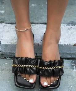 HT NEW ARRIVALS En Bloom | Black Ruffle Upper Chain Flat Sole Slide