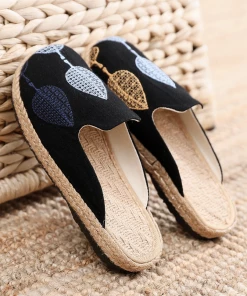 TC NEW ARRIVALS Cactus Rose | Vintage Embroidered Summer Mule - Black