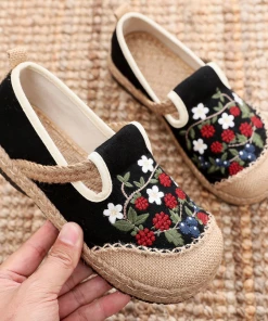 TC Cactus Rose | Berry Daisy Embroidered Linen Round Toe Espadrilles Loafers - Black