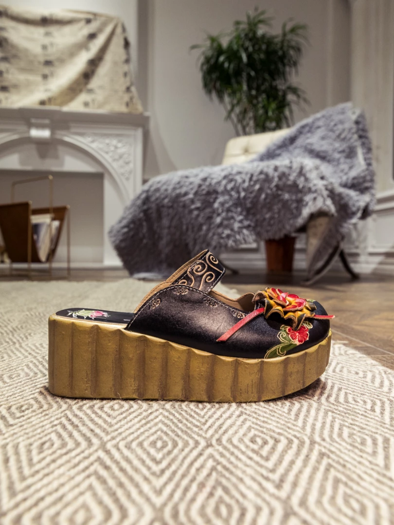 JF SOFFIA | Genuine Leather Black Ribbed-Sole Floral Appliqued Platform Sandals Clogs 6 JF SOFFIA | Genuine Leather Black Ribbed-Sole Floral Appliqued Platform Sandals Clogs