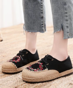 TC NEW ARRIVALS Cactus Rose | Wreath Floral Embroidered Linen Boat Shoe - Black