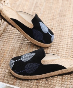 TC NEW ARRIVALS Cactus Rose | Vintage Embroidered Summer Mule - Black