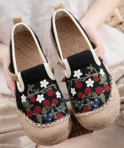 TC Cactus Rose | Berry Daisy Embroidered Linen Round Toe Espadrilles Loafers - Black