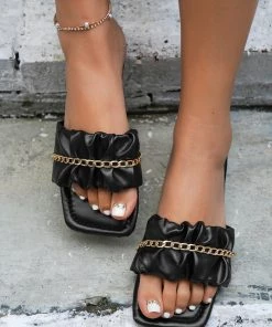 HT NEW ARRIVALS En Bloom | Black Ruffle Upper Chain Flat Sole Slide