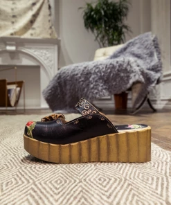 JF SOFFIA | Genuine Leather Black Ribbed-Sole Floral Appliqued Platform Sandals Clogs 15 JF SOFFIA | Genuine Leather Black Ribbed-Sole Floral Appliqued Platform Sandals Clogs