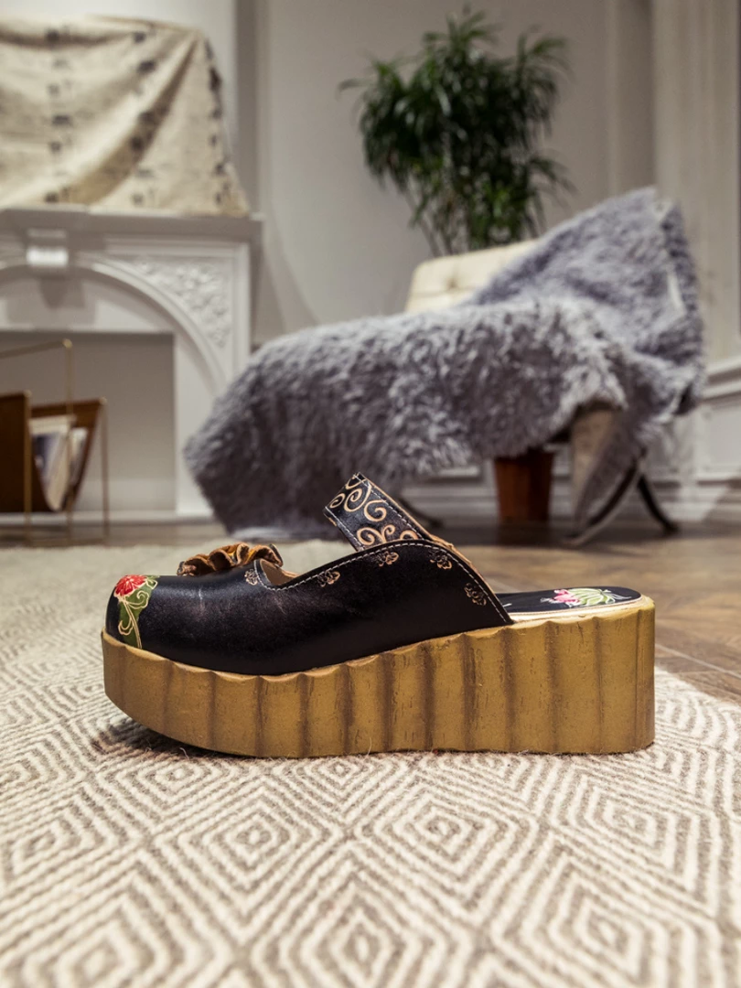 JF SOFFIA | Genuine Leather Black Ribbed-Sole Floral Appliqued Platform Sandals Clogs 8 JF SOFFIA | Genuine Leather Black Ribbed-Sole Floral Appliqued Platform Sandals Clogs