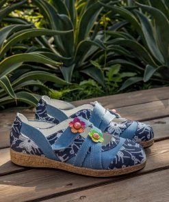 YL Floral Embossed Velcro-Accent Comfy Sneakers - EN BLOOM Shop Loafer