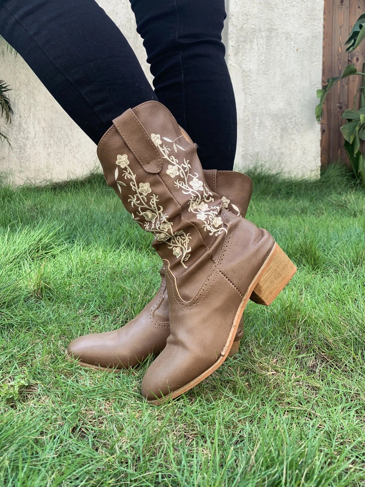 YL New In Shoes En Bloom | Brown Lipper Floral Embroidered Cowboy Knee Boots 2 YL New In Shoes En Bloom | Brown Lipper Floral Embroidered Cowboy Knee Boots