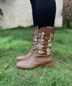 YL New In Shoes En Bloom | Brown Lipper Floral Embroidered Cowboy Knee Boots 10 YL New In Shoes En Bloom | Brown Lipper Floral Embroidered Cowboy Knee Boots