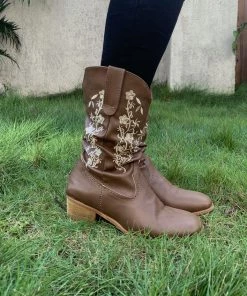 YL New In Shoes En Bloom | Brown Lipper Floral Embroidered Cowboy Knee Boots 11 YL New In Shoes En Bloom | Brown Lipper Floral Embroidered Cowboy Knee Boots
