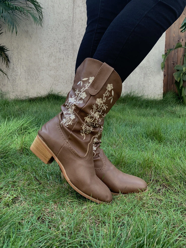 YL New In Shoes En Bloom | Brown Lipper Floral Embroidered Cowboy Knee Boots 1 YL New In Shoes En Bloom | Brown Lipper Floral Embroidered Cowboy Knee Boots