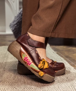 JF SOFFIA | Genuine Leather Brown Ribbed-Sole Lehua Appliqued Sandals NEW ARRIVALS