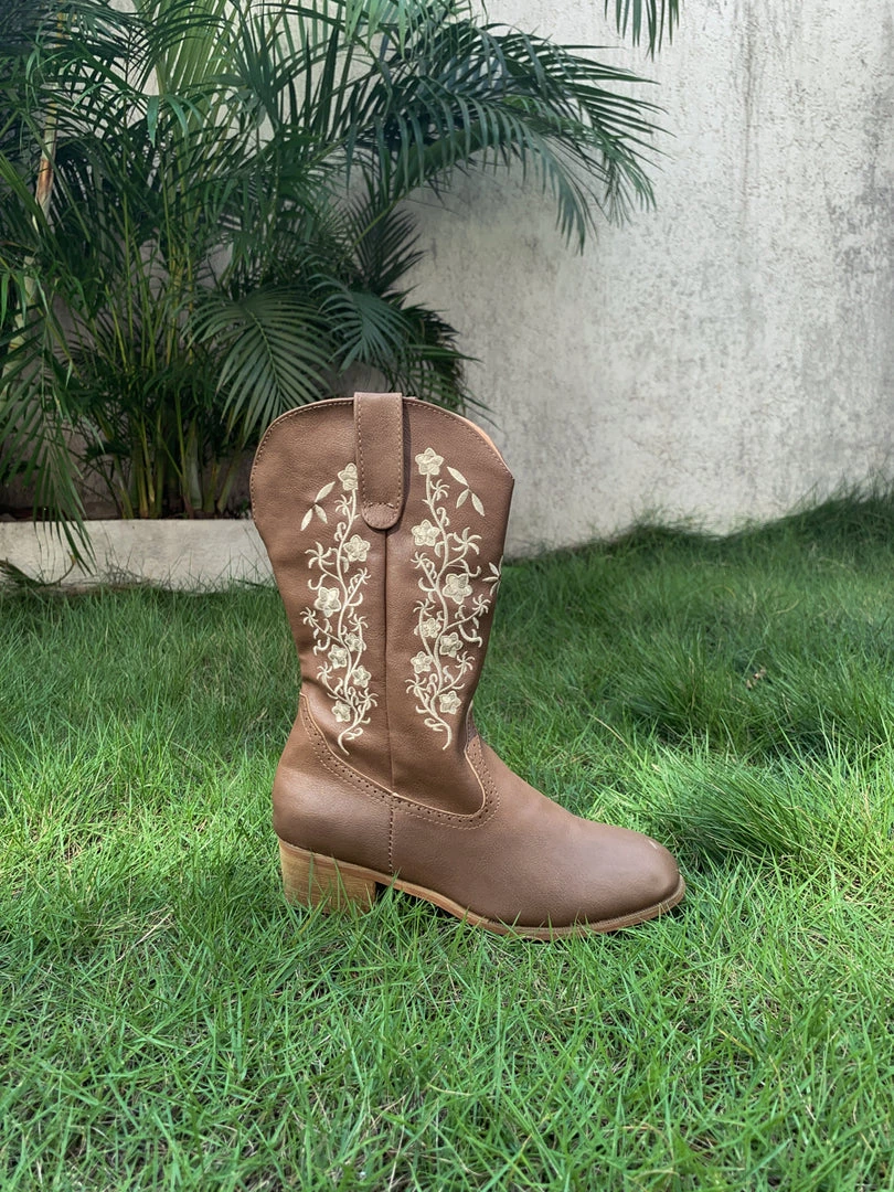 YL New In Shoes En Bloom | Brown Lipper Floral Embroidered Cowboy Knee Boots 6 YL New In Shoes En Bloom | Brown Lipper Floral Embroidered Cowboy Knee Boots