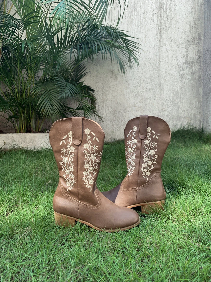 YL New In Shoes En Bloom | Brown Lipper Floral Embroidered Cowboy Knee Boots 7 YL New In Shoes En Bloom | Brown Lipper Floral Embroidered Cowboy Knee Boots