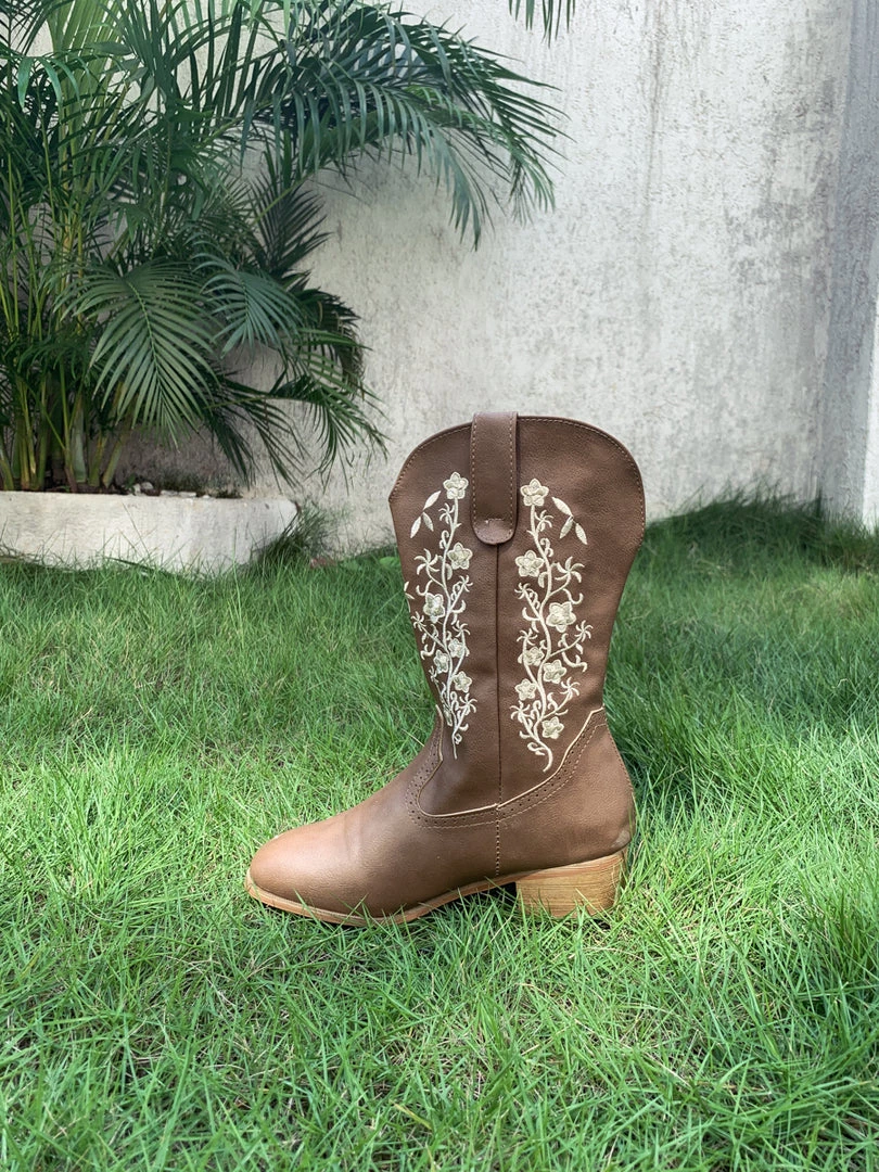 YL New In Shoes En Bloom | Brown Lipper Floral Embroidered Cowboy Knee Boots 8 YL New In Shoes En Bloom | Brown Lipper Floral Embroidered Cowboy Knee Boots