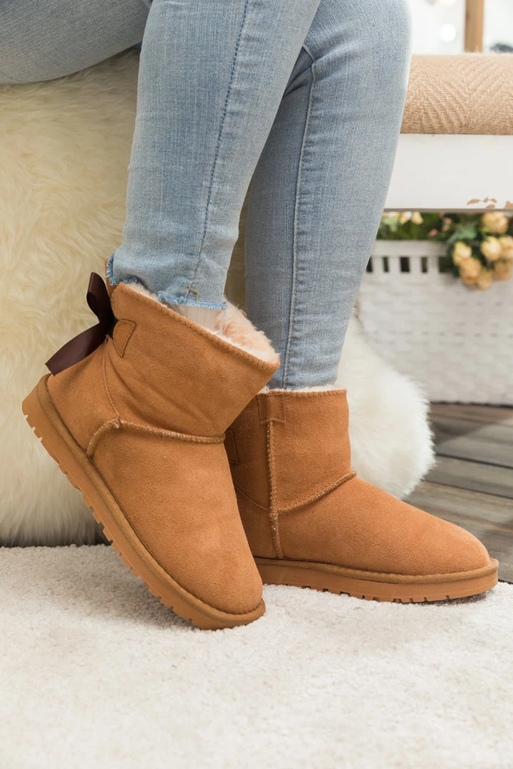 XH New In Shoes SMAIBULUN UGG™ | Classic Ribbon Bow-Back Faux Fur-Lined Suede Boots 10 XH New In Shoes SMAIBULUN UGG™ | Classic Ribbon Bow-Back Faux Fur-Lined Suede Boots