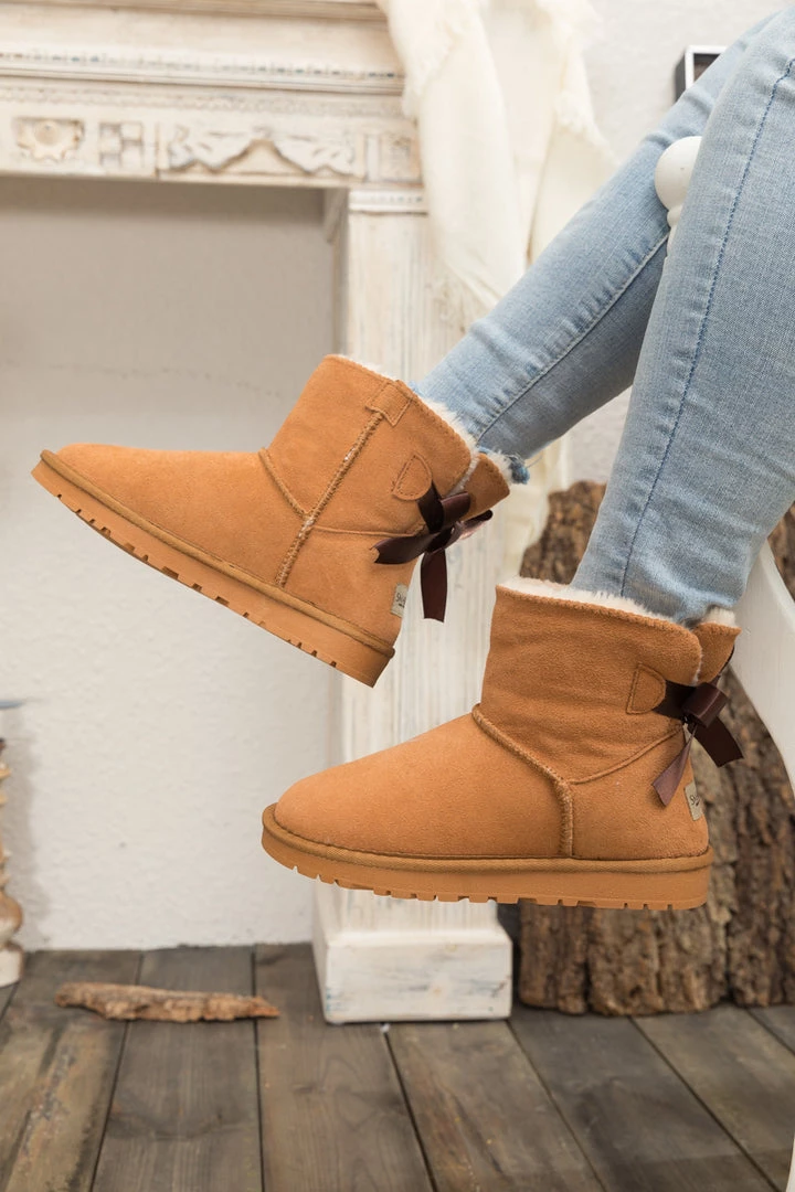 XH New In Shoes SMAIBULUN UGG™ | Classic Ribbon Bow-Back Faux Fur-Lined Suede Boots 11 XH New In Shoes SMAIBULUN UGG™ | Classic Ribbon Bow-Back Faux Fur-Lined Suede Boots