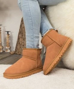 XH New In Shoes SMAIBULUN UGG™ | Faux Fur-Lined Suede Low Boots
