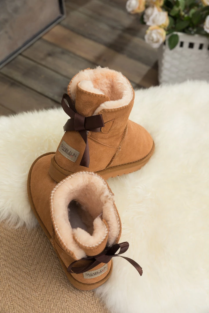 XH New In Shoes SMAIBULUN UGG™ | Classic Ribbon Bow-Back Faux Fur-Lined Suede Boots 4 XH New In Shoes SMAIBULUN UGG™ | Classic Ribbon Bow-Back Faux Fur-Lined Suede Boots