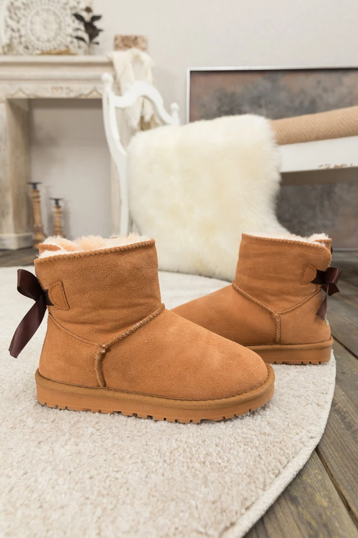 XH New In Shoes SMAIBULUN UGG™ | Classic Ribbon Bow-Back Faux Fur-Lined Suede Boots 5 XH New In Shoes SMAIBULUN UGG™ | Classic Ribbon Bow-Back Faux Fur-Lined Suede Boots