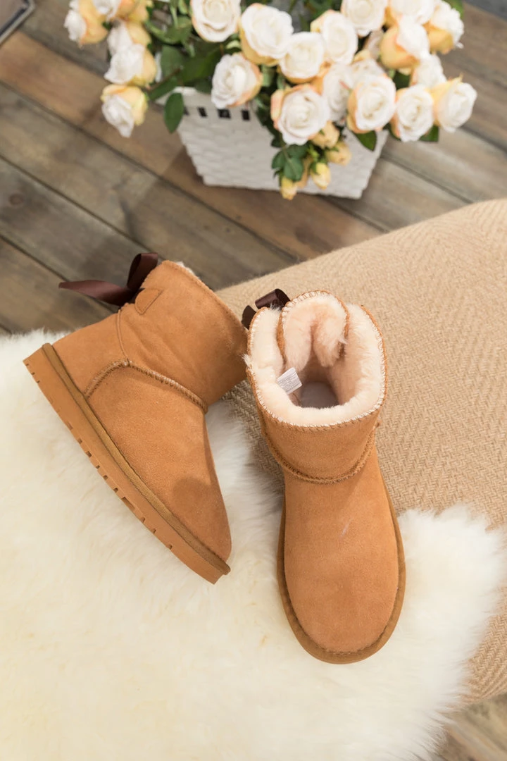 XH New In Shoes SMAIBULUN UGG™ | Classic Ribbon Bow-Back Faux Fur-Lined Suede Boots 6 XH New In Shoes SMAIBULUN UGG™ | Classic Ribbon Bow-Back Faux Fur-Lined Suede Boots