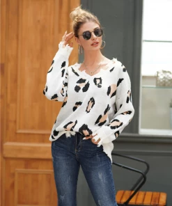 MY Smaibulun | Cheetah V-Neck Ripped Collar & Sleeve Knit Pullover - Cream