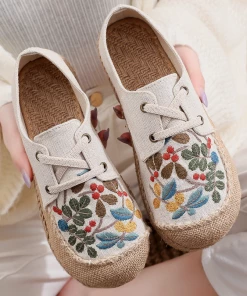 TC New In Shoes Cactus Rose | Playground Embroidered Linen Boat Shoes - Beige