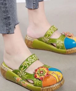 JF SOFFIA | FLORAL-APPLIQUE LEATHER PLATFORM SANDAL GREEN S/S 2022