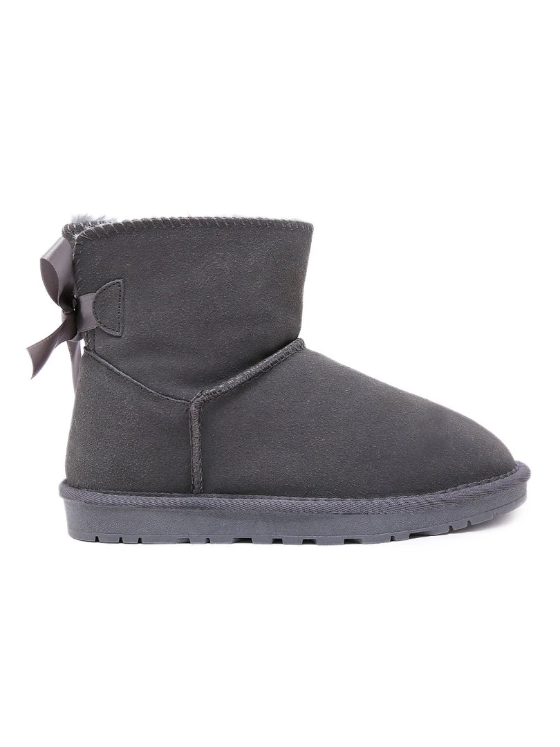 XH New In Shoes SMAIBULUN UGG™ | Classic Ribbon Bow-Back Faux Fur-Lined Suede Boots 15 XH New In Shoes SMAIBULUN UGG™ | Classic Ribbon Bow-Back Faux Fur-Lined Suede Boots